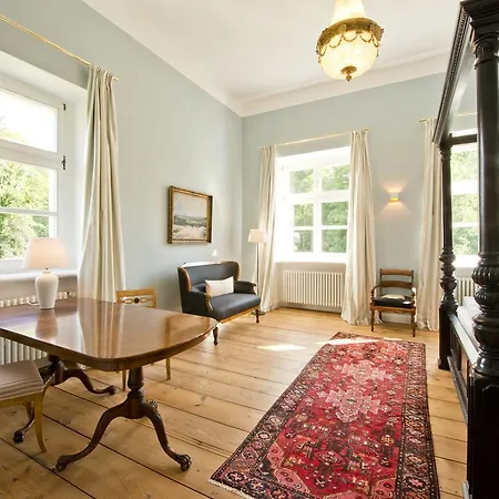 Schloss * Retzow (Mecklenburg-Vorpommern)