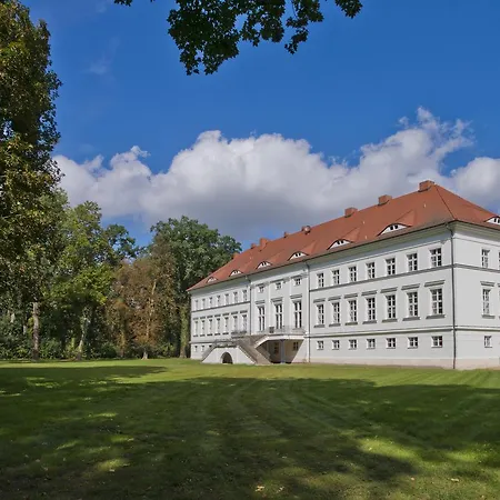 Schloss * Retzow (Mecklenburg-Vorpommern)