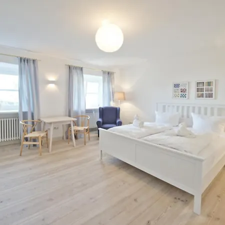 Schloss * Retzow (Mecklenburg-Vorpommern)